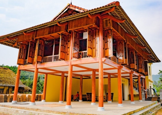 CÔNG TRÌNH THI CÔNG SÀN GỖ NHÀ RÔNG GIA LAI